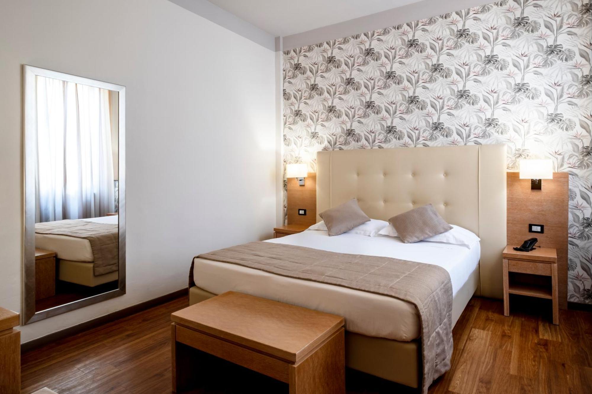Hotel Accademia 3*